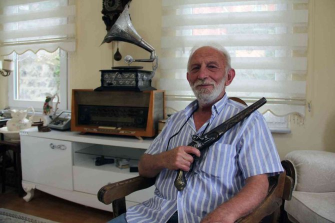 Asırlık Evde Sergilenen Tarihi Eşyalarla Zamanda Yolculuk