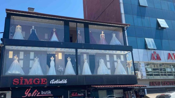 Gelinlik Ve Damatlık Satışlarında Sezon Yoğunluğu