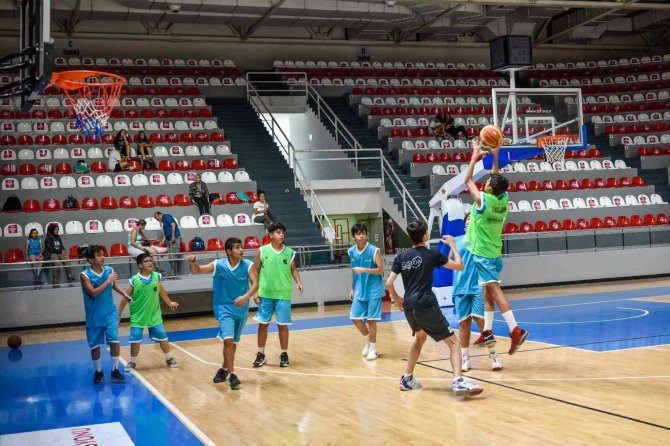 Yaz Spor Okullarında 13 Branşta Eğitim Veriliyor