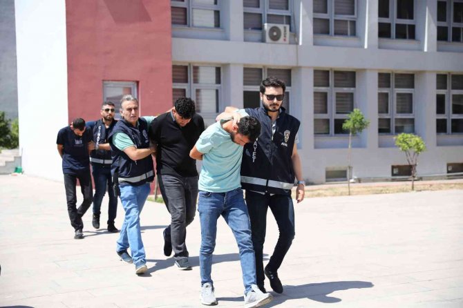Kız Kavgası: 1 Ağır Yaralı