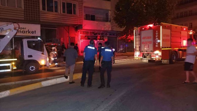 Patlayan Elektrik Kablolarına Suyla Müdahale Ettiler