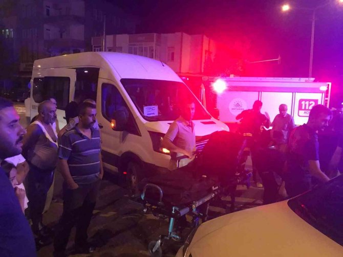 Otomobil İle Minibüsün Çarpıştı: 6 Yaralı