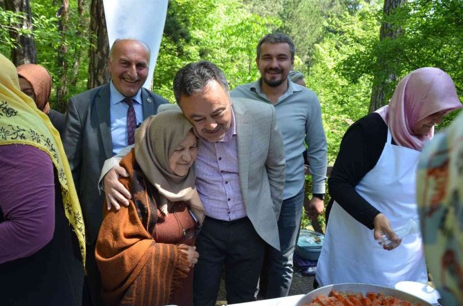 Ak Parti Teşkilatı Vatandaşlarla Buluşmaya Devam Ediyor
