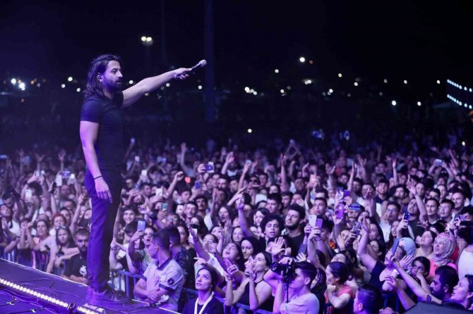 Aliağa’da Dopdolu Sanat Devam Ediyor