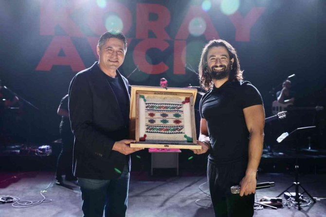 Aliağa’da Dopdolu Sanat Devam Ediyor