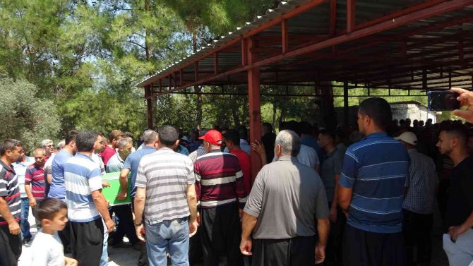 Adana’daki Kadın Cinayeti: Melek Annelerini Gözyaşlarıyla Uğurladılar