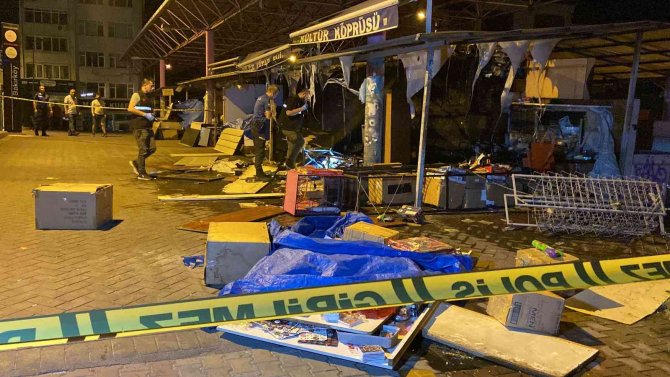 Bakırköy’de Kitapçı Dükkanı Alev Alev Yandı