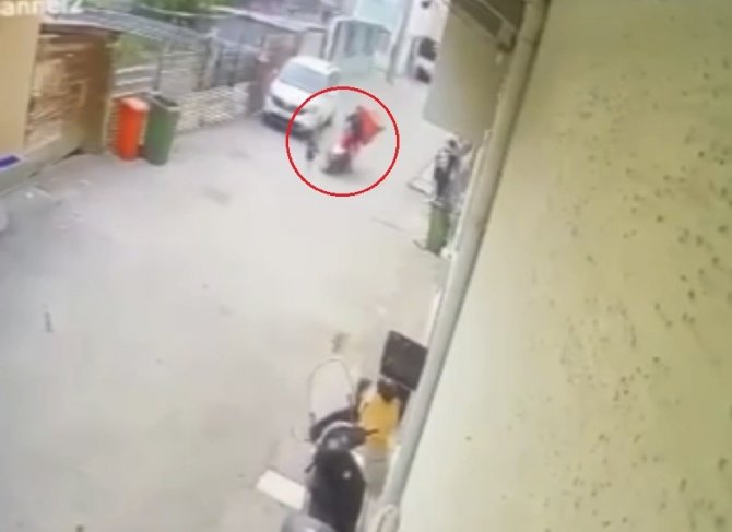 Kahraman Motokurye Küçük Çocuğa Çarpmamak İçin Kendi Canını Hiçe Saydı
