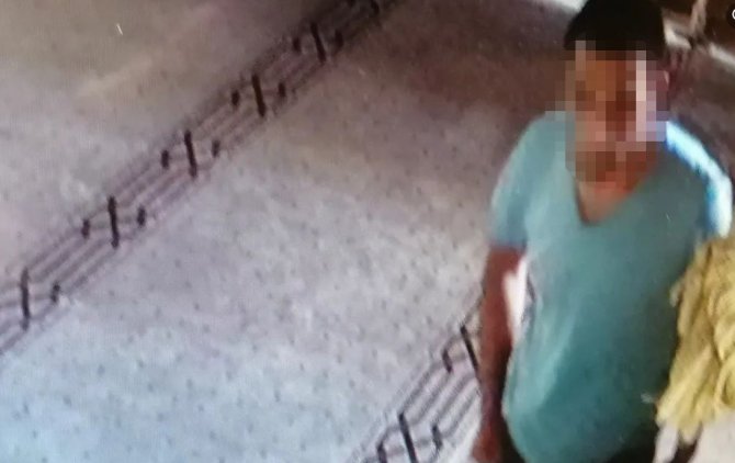 Camide Hırsızlık Kamerada