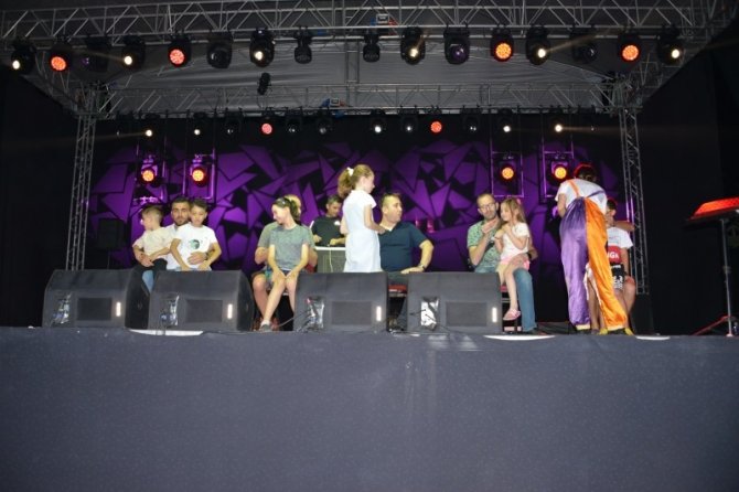 Çocuklar Şenlikte Eğlenceye Doydular