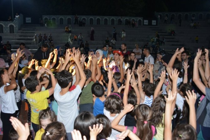 Çocuklar Şenlikte Eğlenceye Doydular