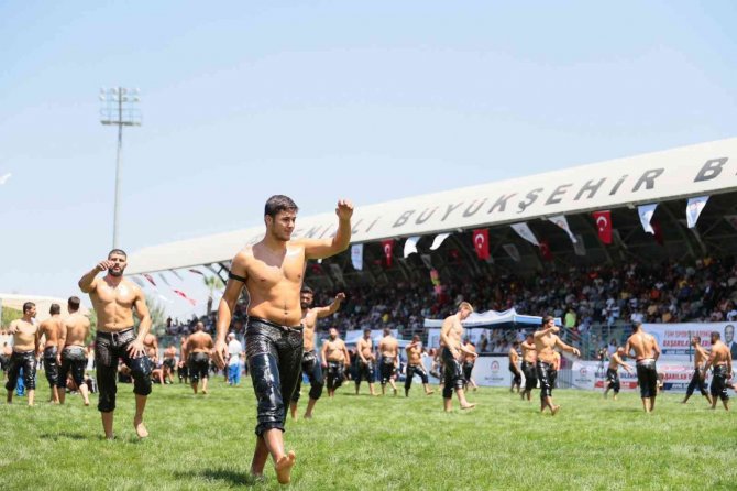 Denizli Yağlı Güreşlerinde Orhan Okulu Oldu