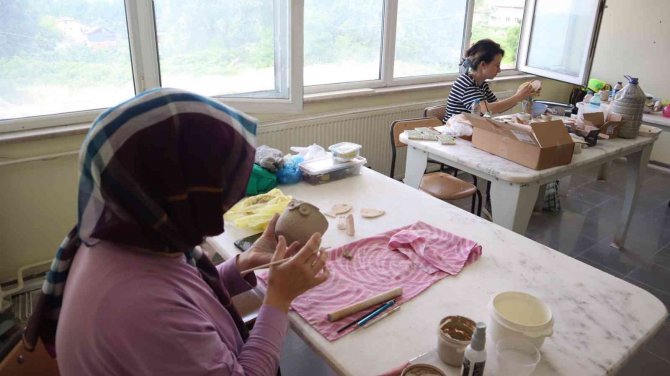 Seramik Kursuyla Aile Bütçesine Katkı