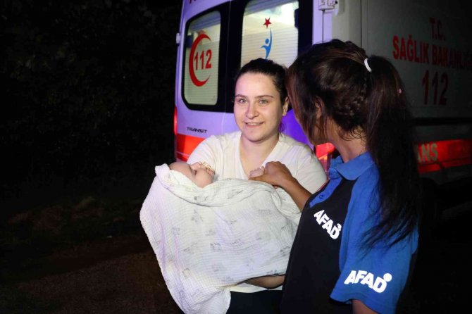 Edirne’de Şiddetli Yağış Nedeniyle Mahsur Kalan Bebeği Afad Kurtardı