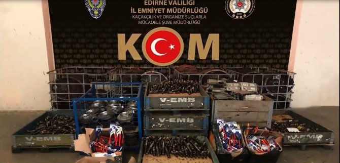 Kapıkule’de Tırda 695 Adet Kaçak Oto Parçası Ele Geçirildi