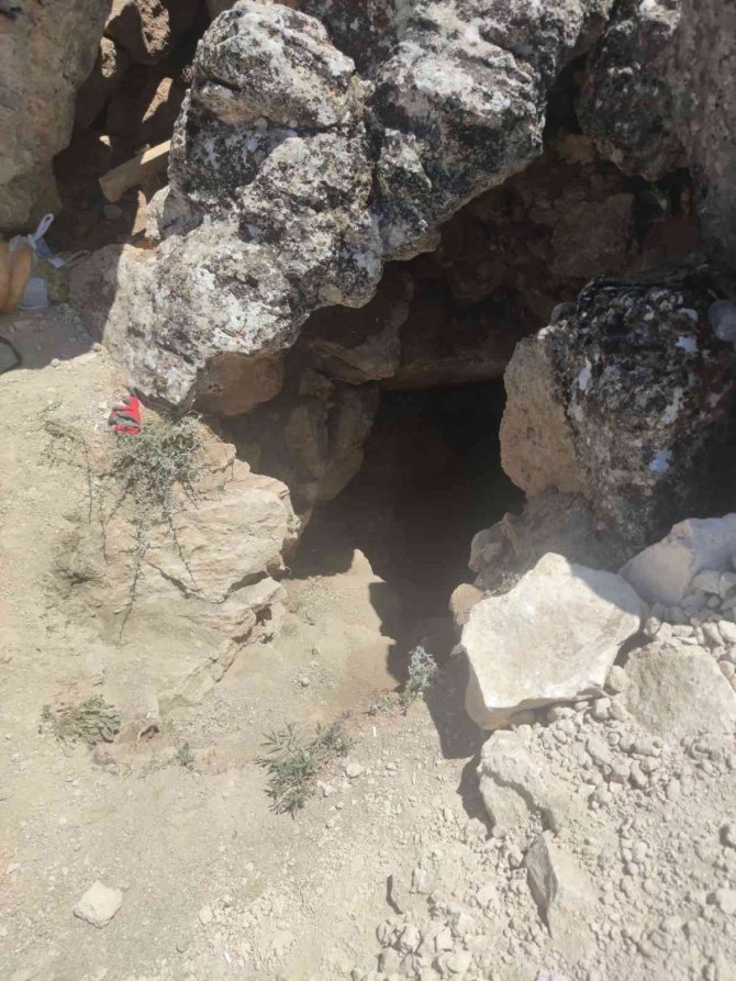 Elazığ’da Kaçak Kazı Yapan 3 Şüpheli Suçüstü Yakalandı