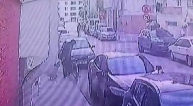 Elektrik Sayacı Çaldığı İddia Edilen Hırsız Güvenlik Kamerasına Yakalandı