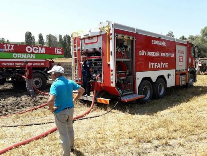 İ̇tfaiye İle Mahalleli Yangını Birlikte Söndürdü