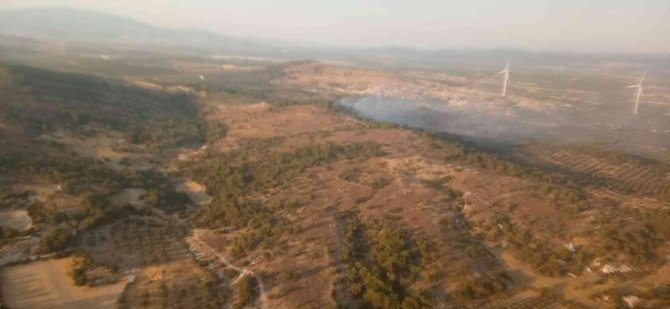 İ̇zmir’de Ziraat Arazisindeki Yangına Müdahale Ediliyor