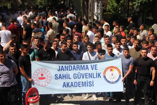 Şeyh Edebali Türbesini 3 Bin Jandarma Ve Sahil Güvenlik Akademisi Öğrencisi Ziyaret Etti