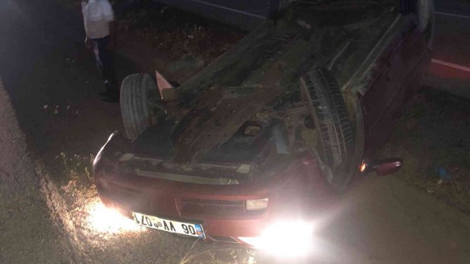 Otomobil Su Kanalına Devrildi: 2 Yaralı