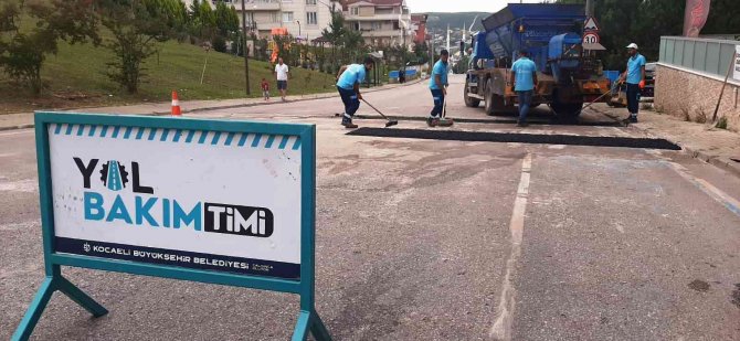 Yol Bakım Timi Çalışmalarını Sürdürüyor