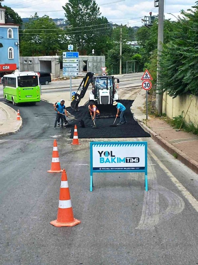 Yol Bakım Timi Çalışmalarını Sürdürüyor