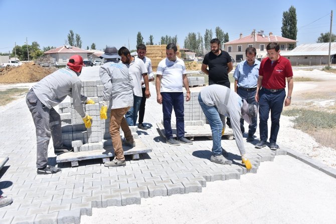Karatay’ın Dört Bir Tarafında Parke Yol Çalışmaları Sürüyor