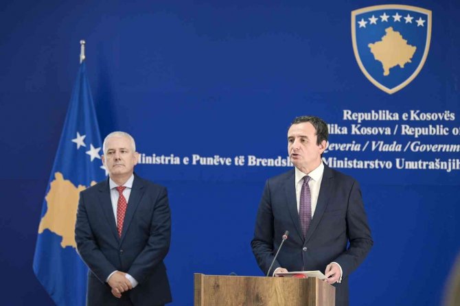 Kosova’da Sırplar, Sınırda Kurdukları Barikatları Kaldırılıyor