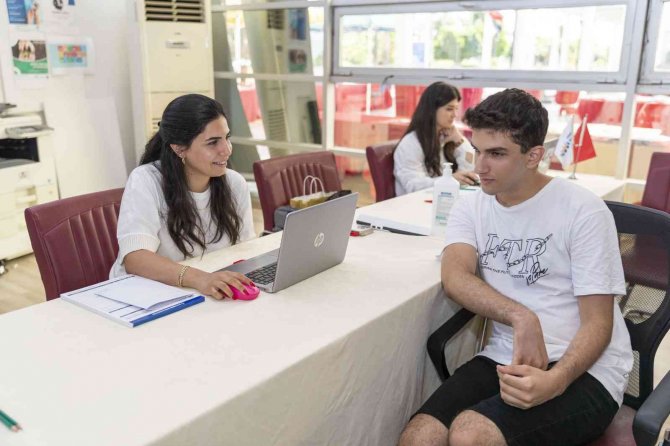 Engelli Öğrenci, Engelleri Büyükşehir Belediyesinin Desteği İle Aştı