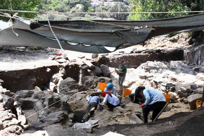 Kaymakam Ve Büyükelçiden Kazı Ekibine Ziyaret