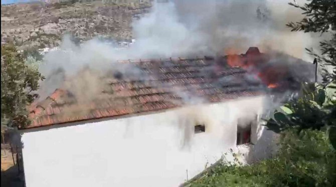 Bodrum’da Müstakil Ev Alev Alev Yandı