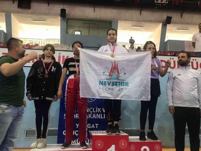 Genç Sporcular 23 Madalya Kazandı