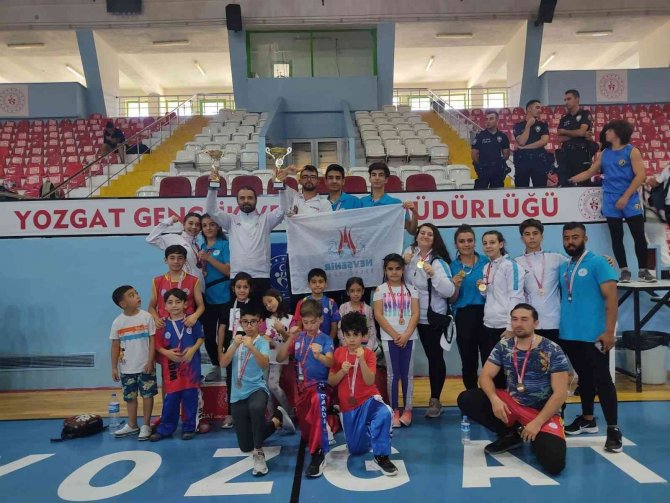 Genç Sporcular 23 Madalya Kazandı