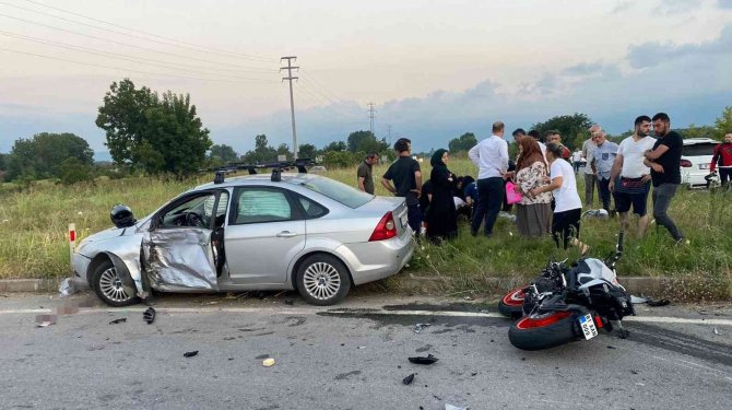 Otomobil İle Çarpışan Motosikletin Sürücüsü Hastanede Hayatını Kaybetti