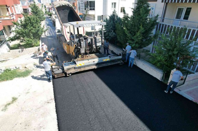 Sincan’da Cadde Ve Sokaklar Sıcak Asfaltla Kaplanıyor