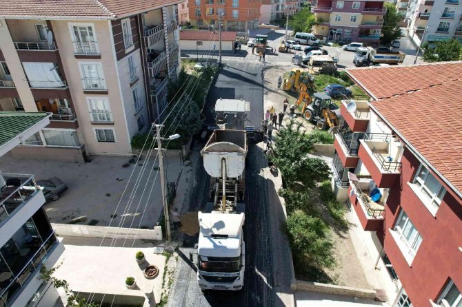 Sincan’da Cadde Ve Sokaklar Sıcak Asfaltla Kaplanıyor