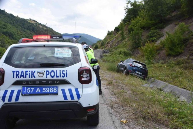 Sinop’ta Trafik Kazası: 2 Yaralı