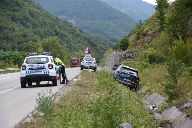 Sinop’ta Trafik Kazası: 2 Yaralı