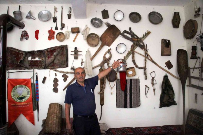 Bu Okula Girenler Zaman Yolculuğuna Çıkıyor