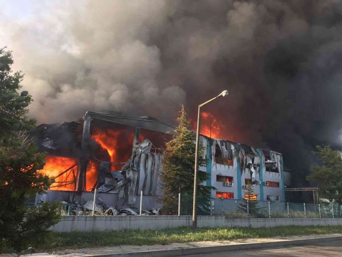 Kimyasal Patlamanın Yaşandığı Fabrika, Daha Önce De Yanarak Yok Olmuş
