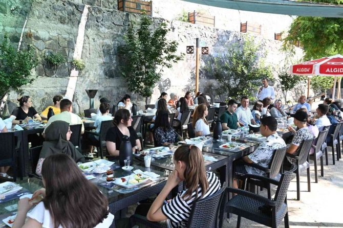 Lgs’ye Giren Öğrenciler Bir Araya Geldi