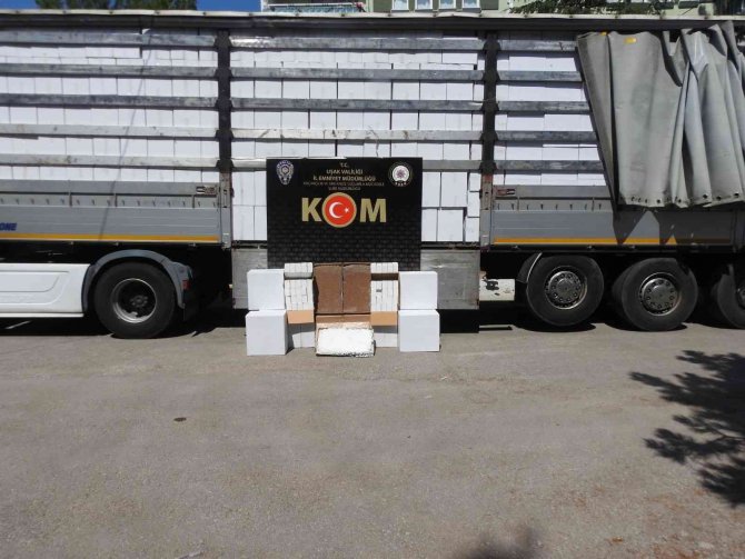 Uşak’ta 1 Milyonu Dolu 13 Milyona Kaçak Makaron Ele Geçirildi