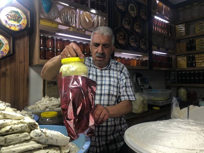 Van’ın Meşhur Otlu Peyniri Hediyelik Olarak Alınıyor