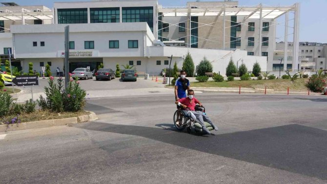 20 Gündür Ameliyat Olmayı Bekleyen Engelli Adam "Teşhis Koyamıyoruz" Denilerek Taburcu Edildi