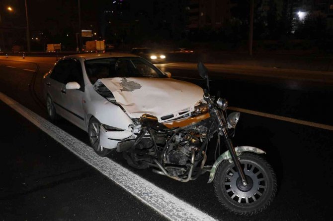 Adana’da Otomobil Motosiklete Çarptı: 1 Ölü 2 Yaralı