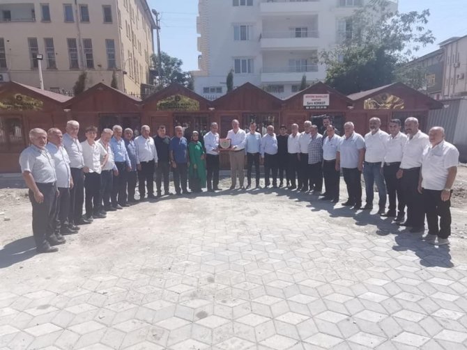 Muhtarlar Federasyonu’ndan Başkan Turanlı’ya Plaket