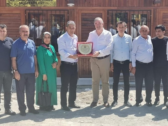 Muhtarlar Federasyonu’ndan Başkan Turanlı’ya Plaket