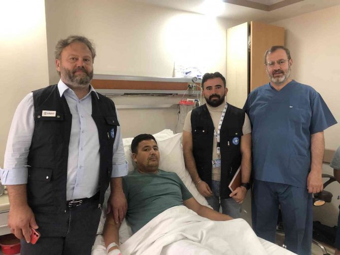 Böbreğinden 2.5 Kilo Tümör Çıkarılan Afganistanlı Türkiye’de Sağlığına Kavuştu