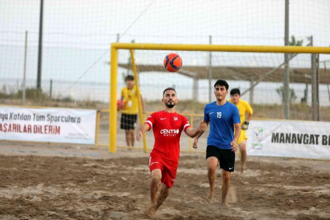 Manavgat’ta Plaj Futbolu Heyecanı Başladı